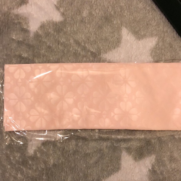 NIP- Kate Spade sunglasses case w/ cleaning cloth - Picture 2 of 5